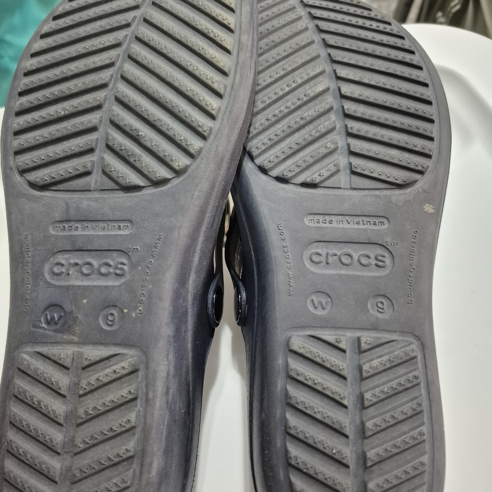 Blue Croc Sandals with Textured Silver Accents - Picture 5 of 6